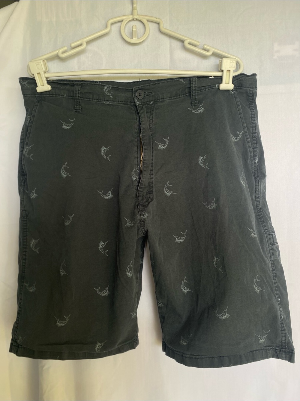 Wrangler Men Gray Fish Print Stretch Chino Shorts Twill Flat Front Zip Pkts Sz36